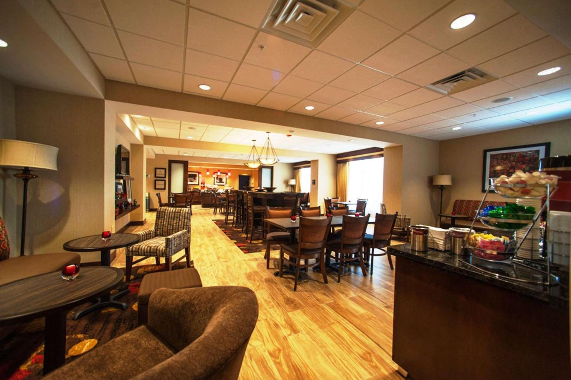 Hampton Inn By Hilton Форт Морган Екстериор снимка